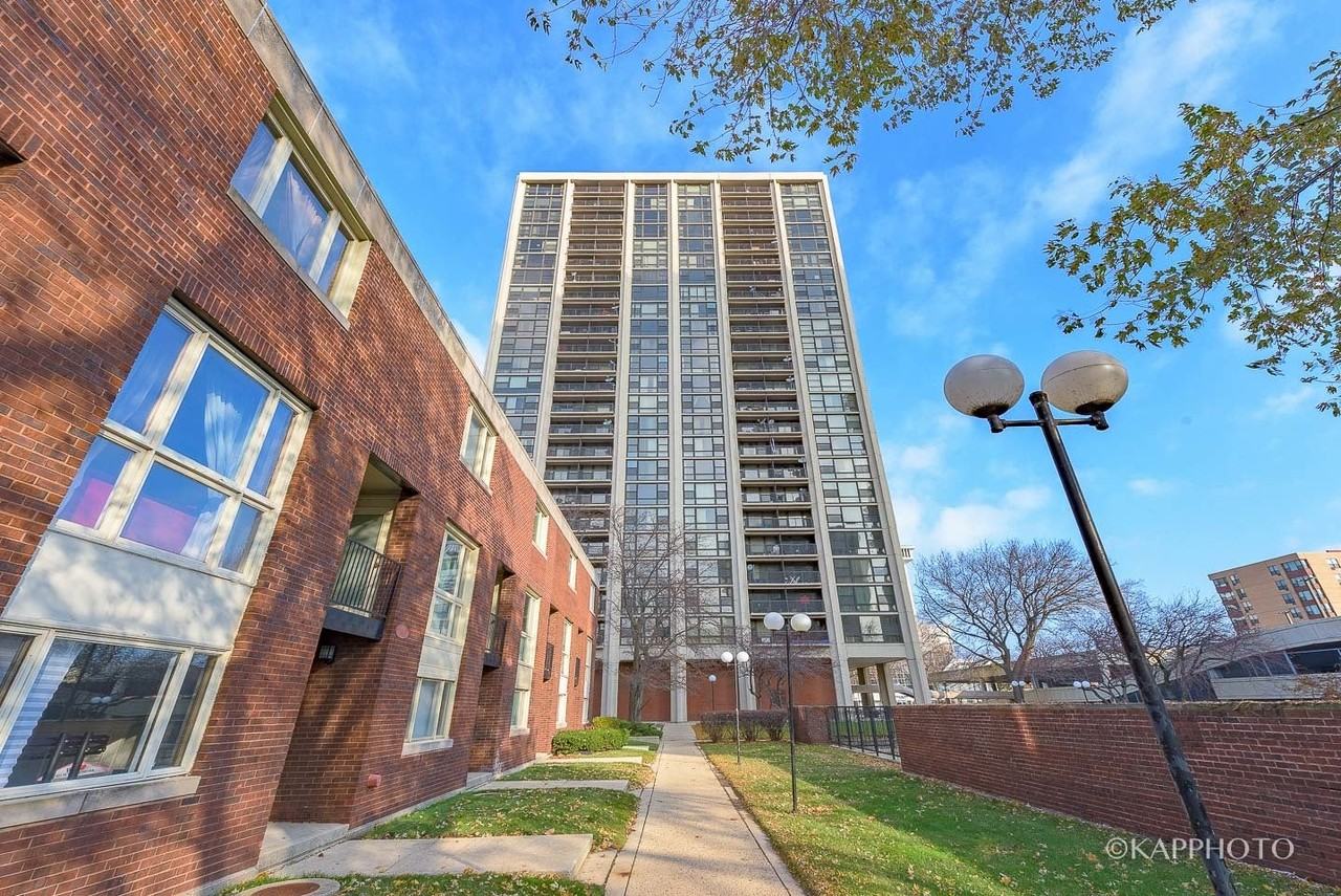 2605 S Indiana Ave - Photo 2 of 30