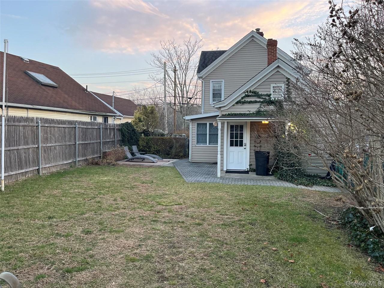 824 W Main St - Photo 2 of 22
