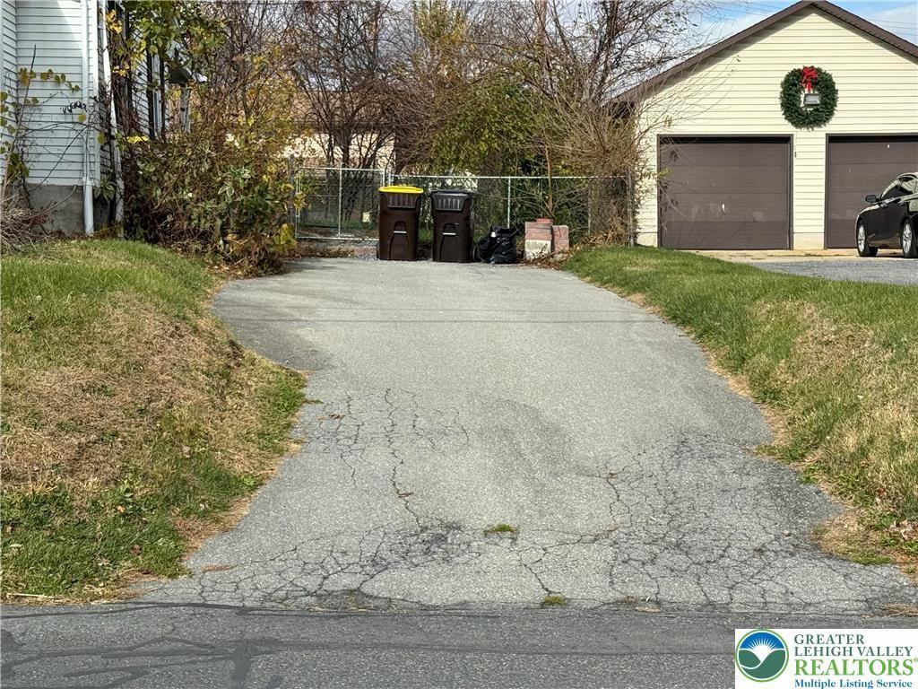 2955 Middletown Rd - Photo 2 of 20