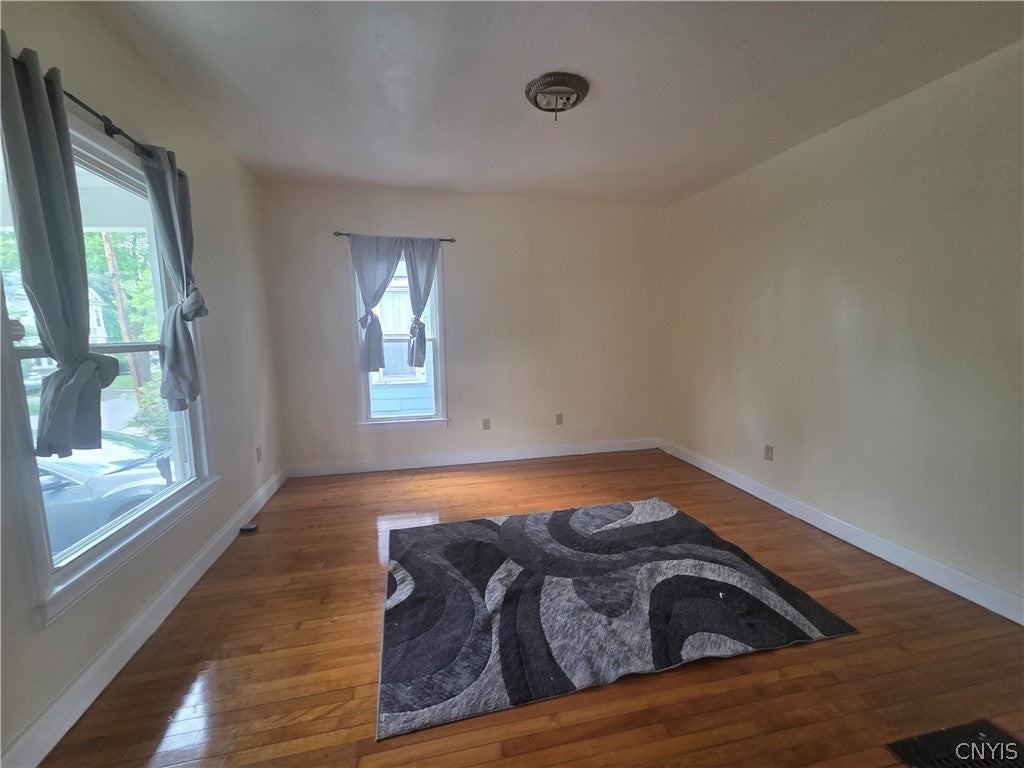 517 Garfield Ave - Photo 3 of 16