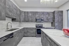 5989 Nw 74th St - Photo 5 of 8