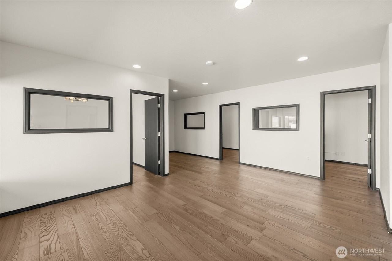 213 E 8th St - Photo 7 of 30