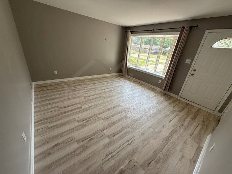 34856 Fairchild St - Photo 3 of 8