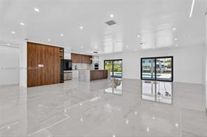 689 Layne Blvd - Photo 4 of 8