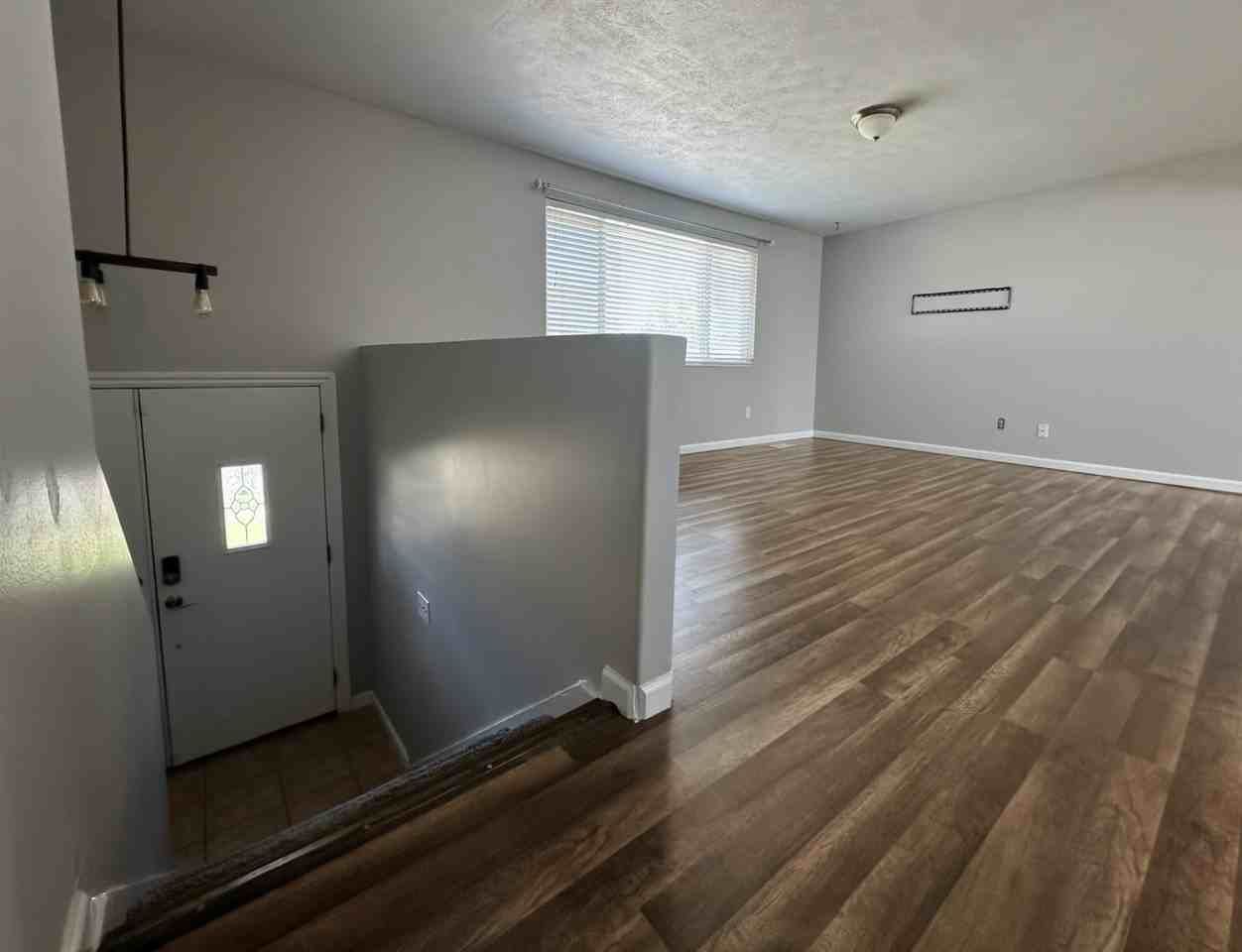 582 E Pali St - Photo 3 of 20