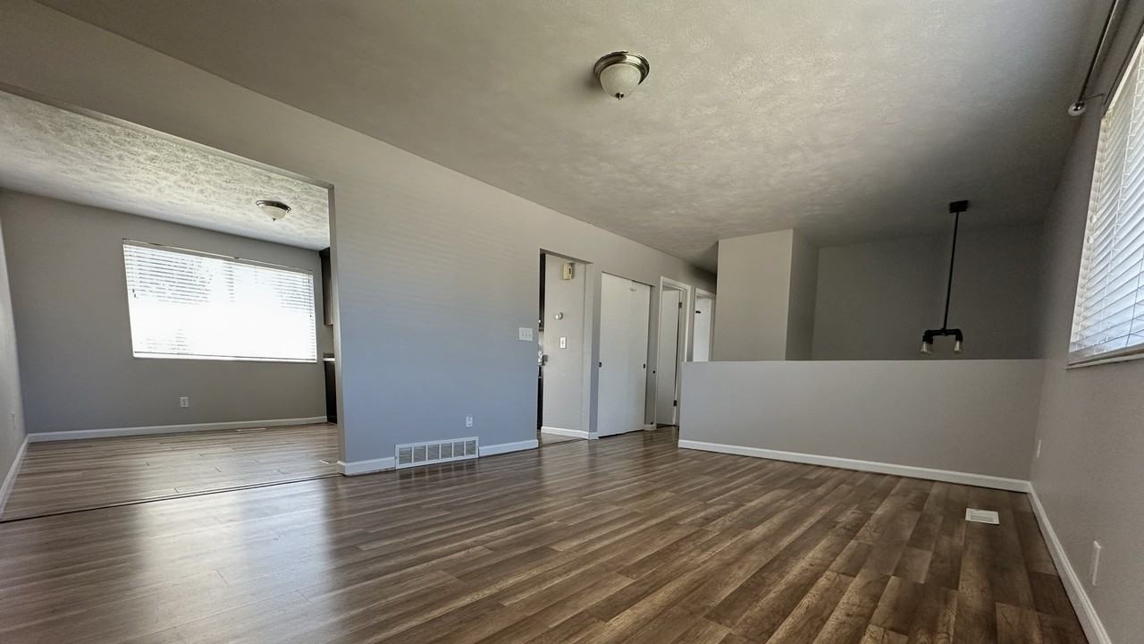 582 E Pali St - Photo 4 of 20
