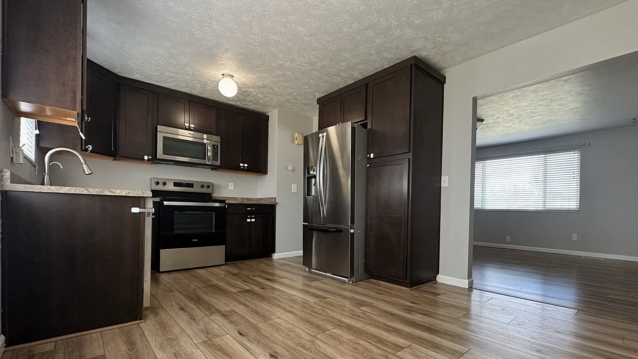 582 E Pali St - Photo 5 of 20