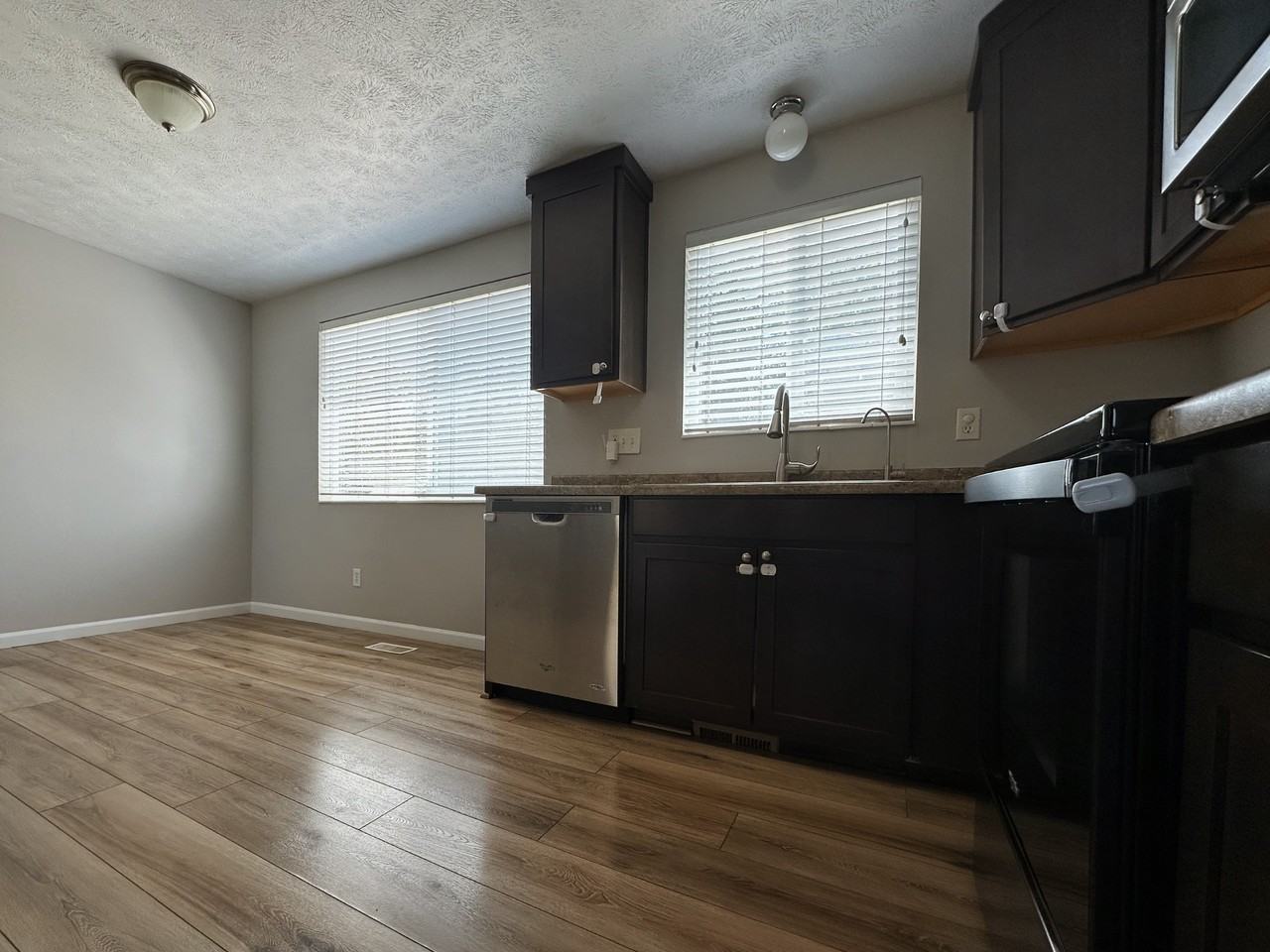 582 E Pali St - Photo 6 of 20