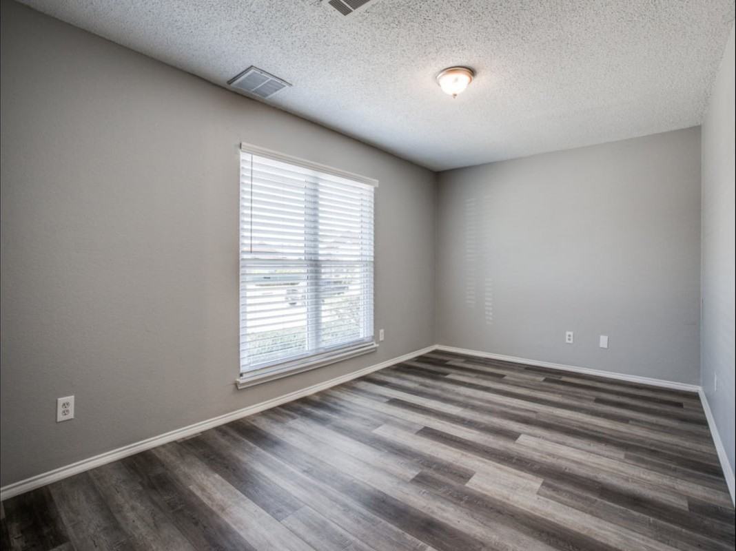 624 Canyon Pl - Photo 3 of 12