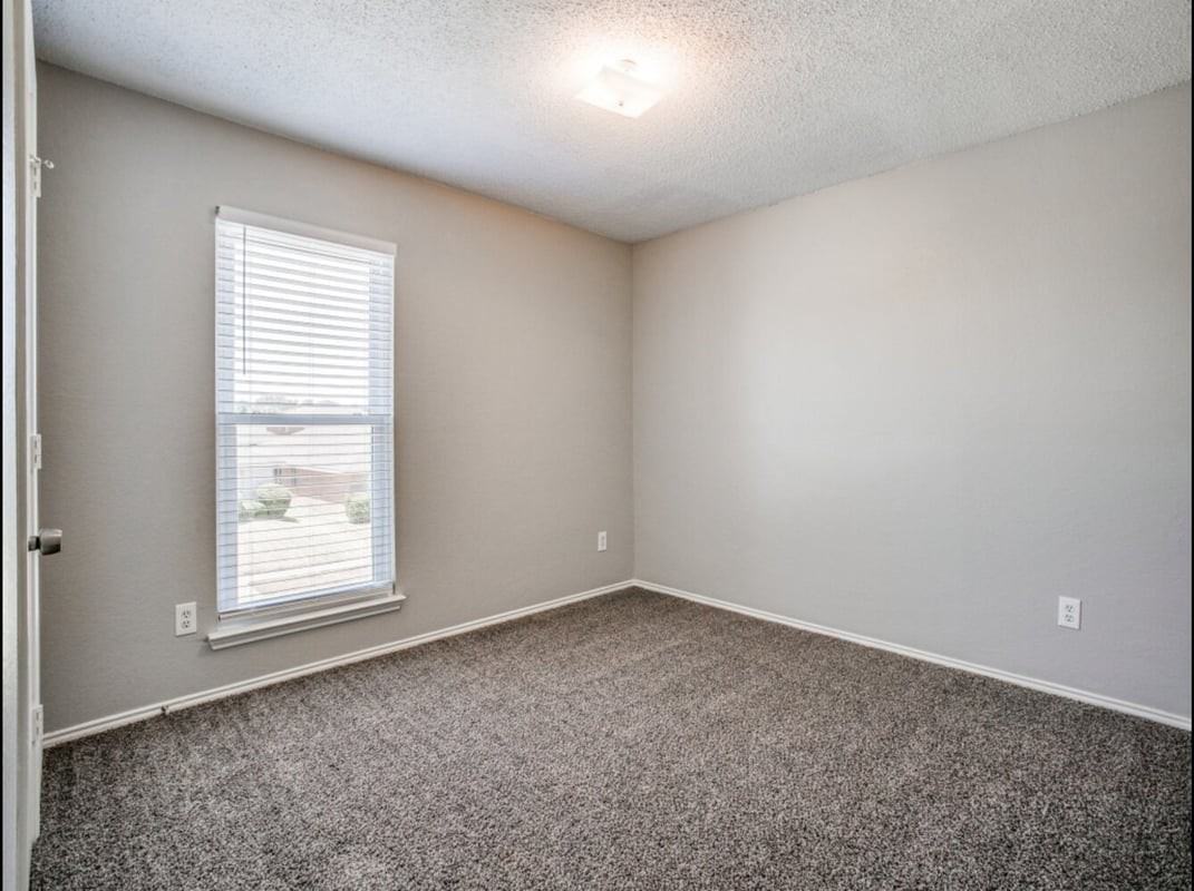 624 Canyon Pl - Photo 4 of 12