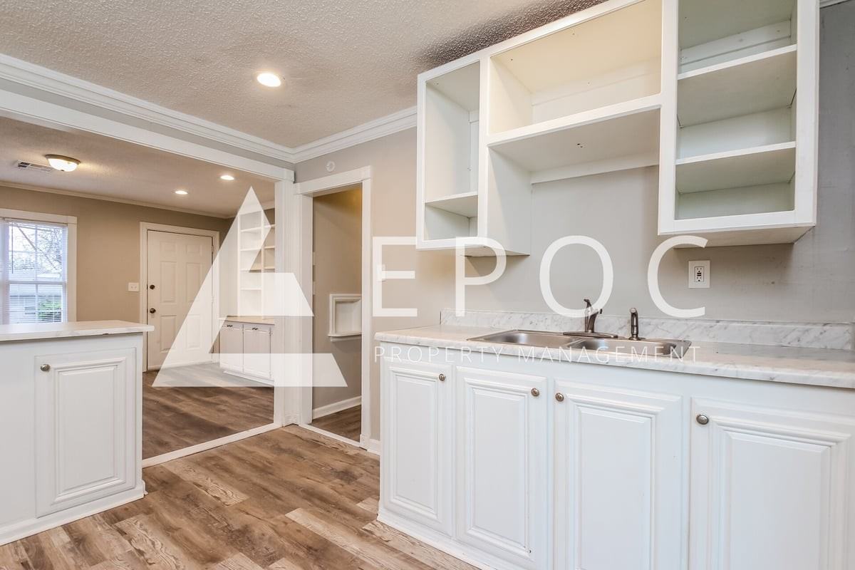 1252 N Braden Ave - Photo 2 of 15