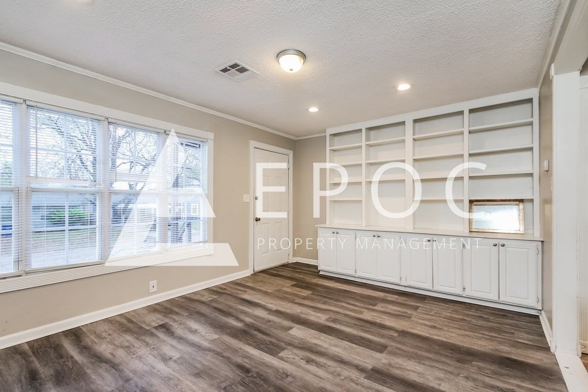 1252 N Braden Ave - Photo 5 of 15