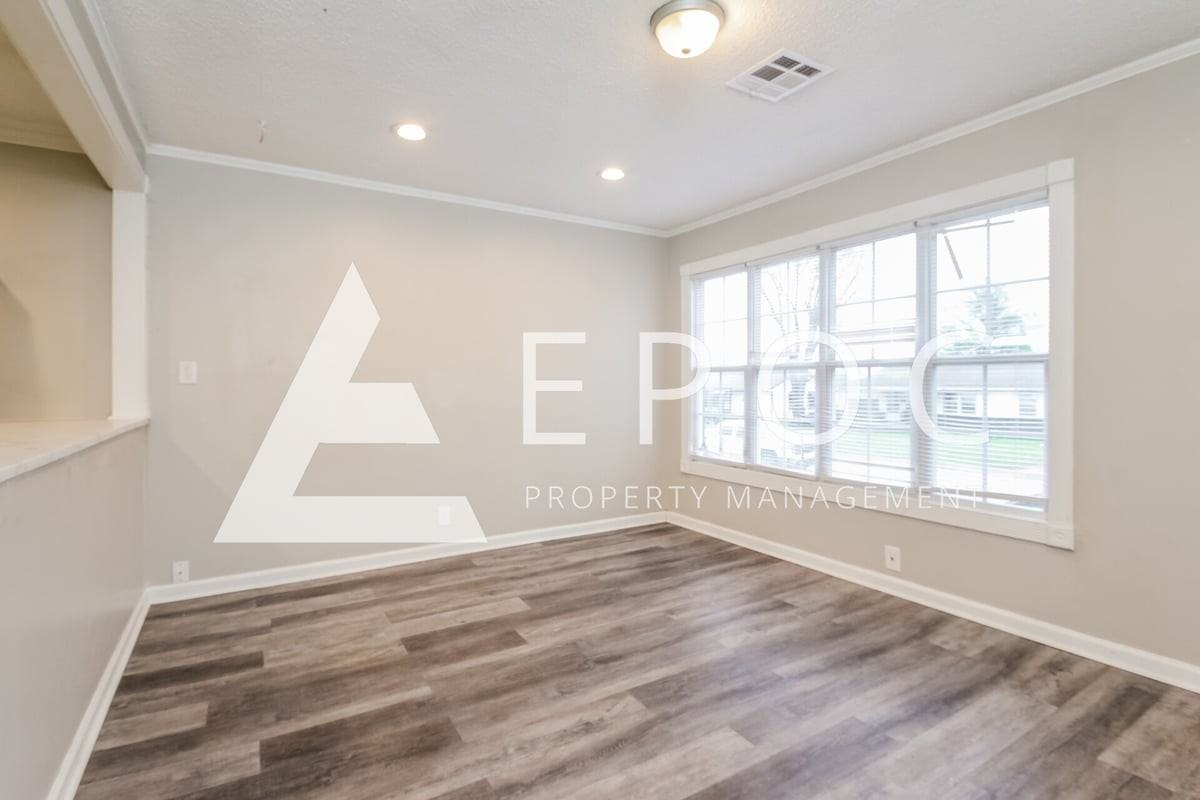 1252 N Braden Ave - Photo 6 of 15
