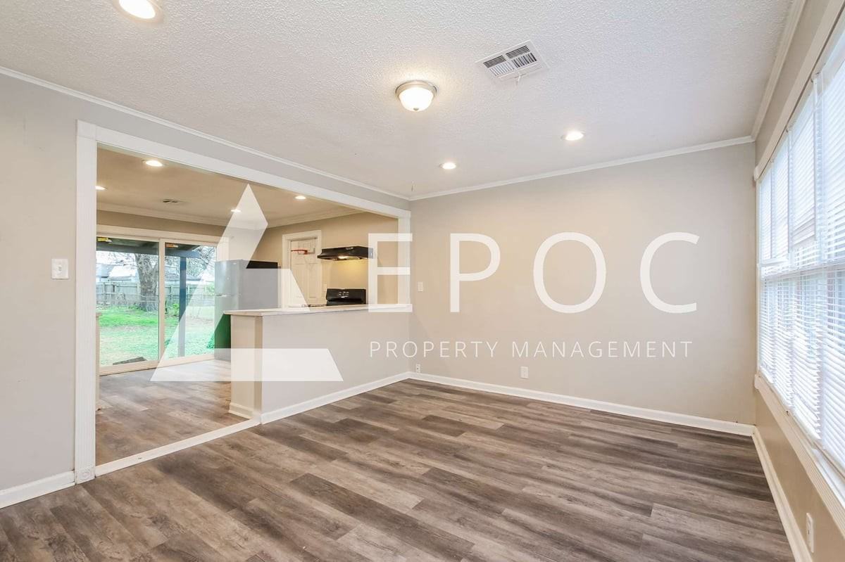 1252 N Braden Ave - Photo 7 of 15