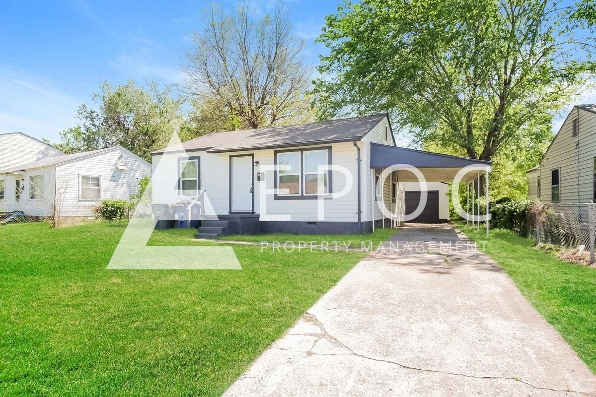2026 E Young St - Photo 2 of 16