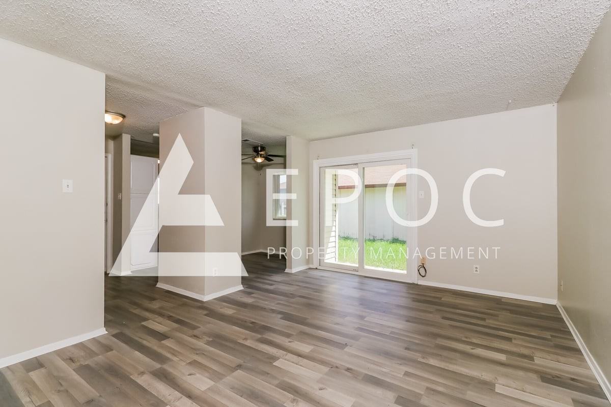 2208 Creekwood Dr - Photo 6 of 15