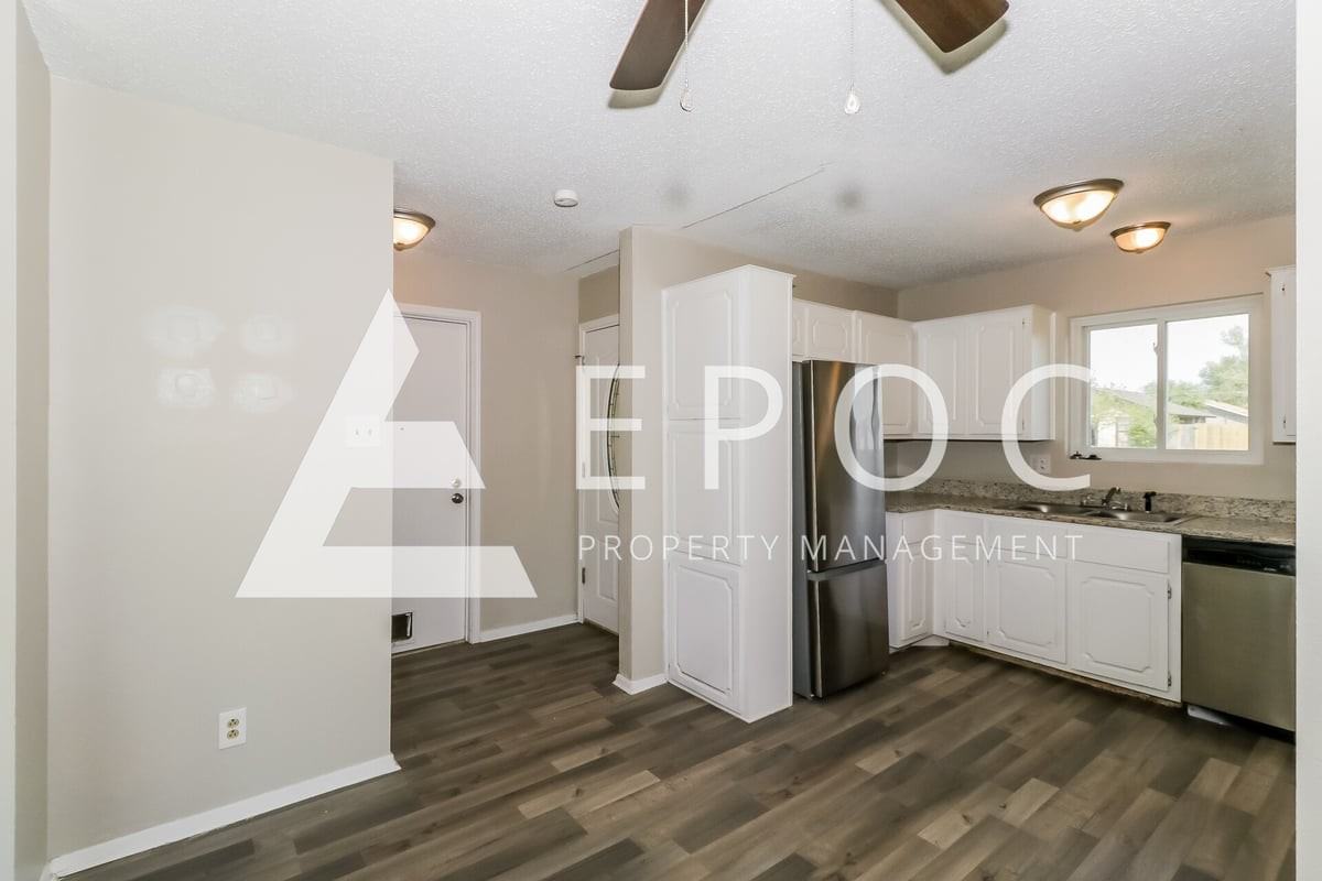 2208 Creekwood Dr - Photo 7 of 15