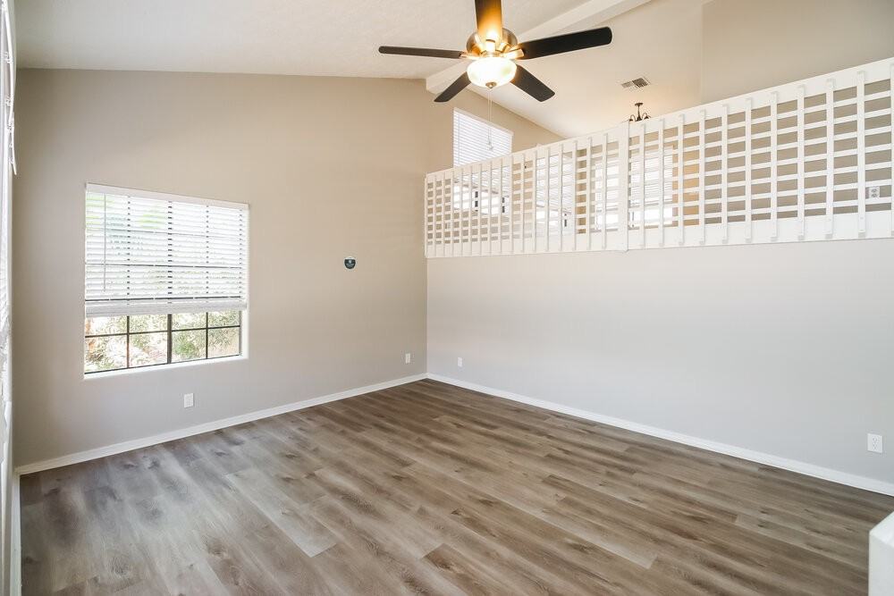 555 W Spur Ave - Photo 5 of 18