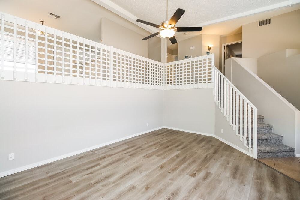 555 W Spur Ave - Photo 6 of 18