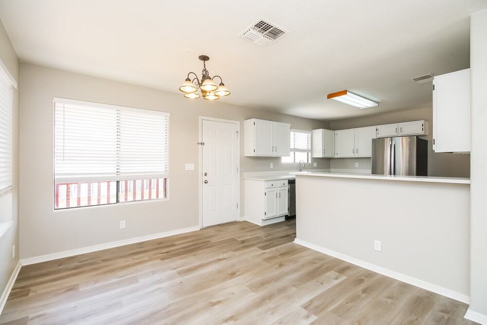 555 W Spur Ave - Photo 7 of 18