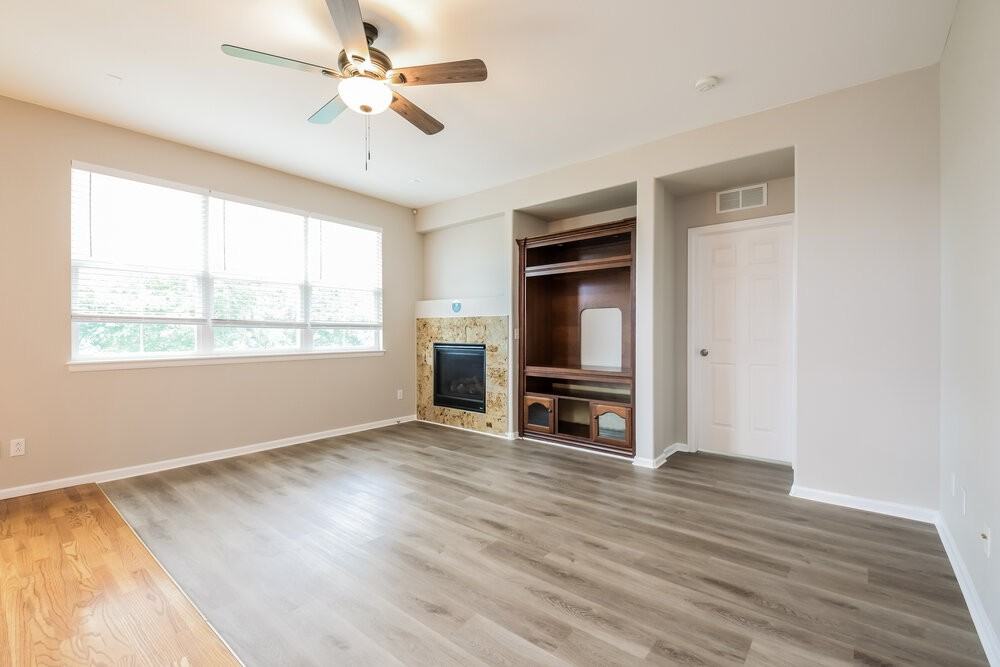 5647 S Buchanan St - Photo 4 of 17