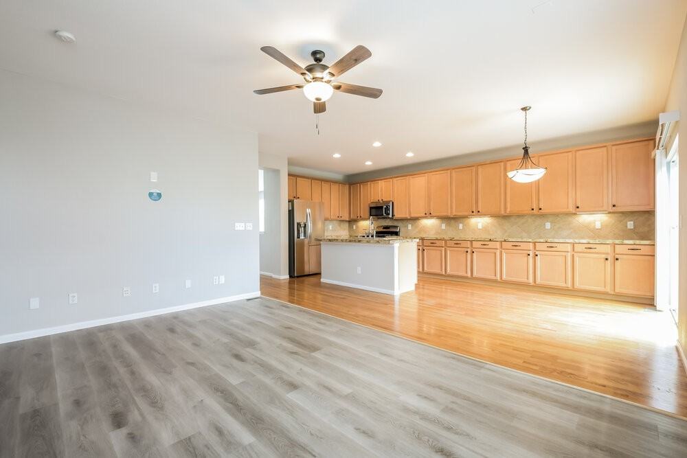 5647 S Buchanan St - Photo 5 of 17