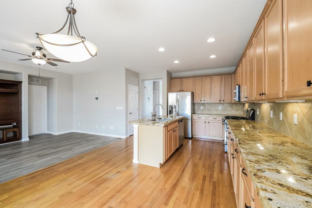 5647 S Buchanan St - Photo 6 of 17