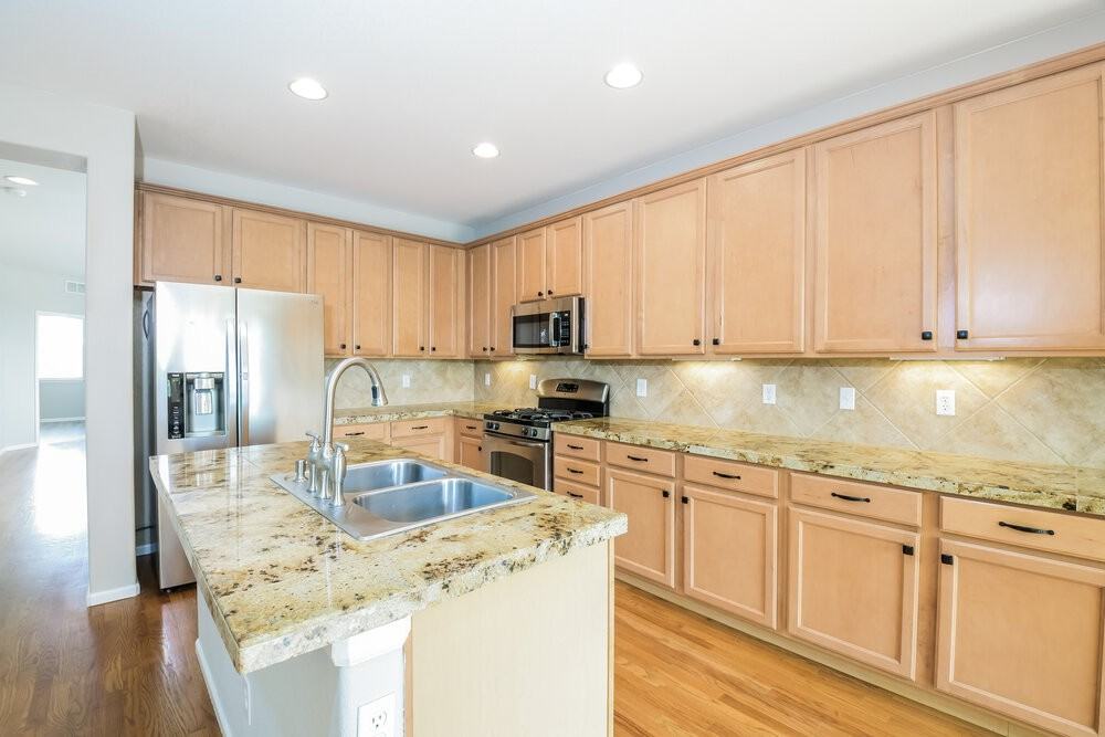5647 S Buchanan St - Photo 7 of 17
