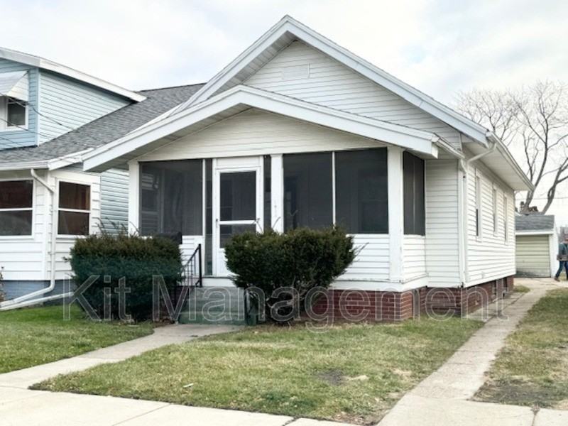 1023 National Ave