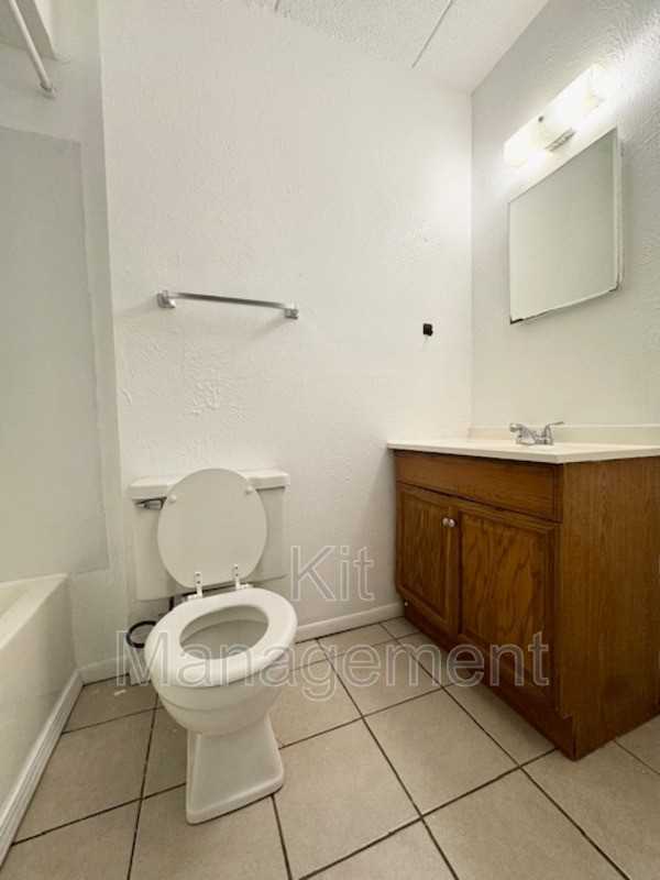 5722 Gay St - Photo 5 of 8