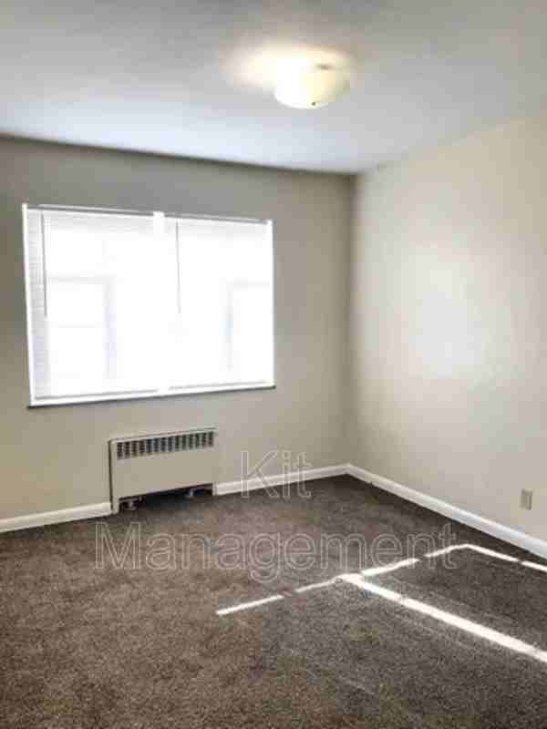 2535 W Bancroft St - Photo 5 of 8