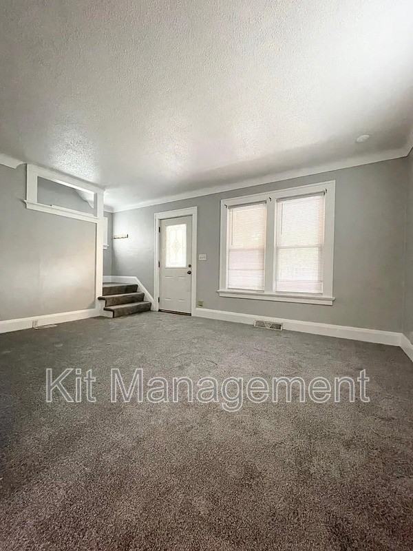 581 Colima Dr - Photo 3 of 10