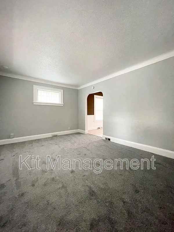 581 Colima Dr - Photo 4 of 10