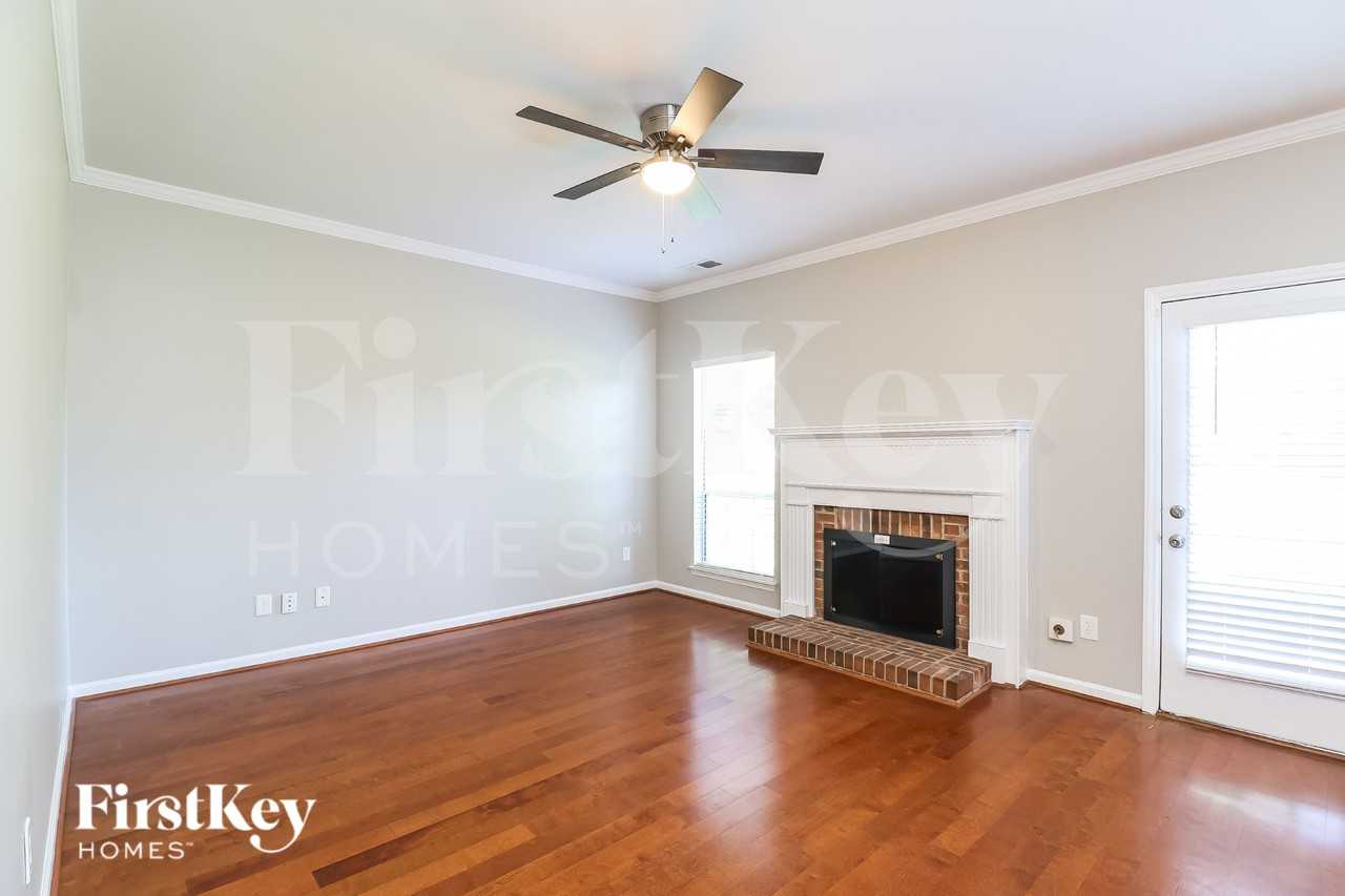 13505 Walkers Creek Dr - Photo 3 of 19