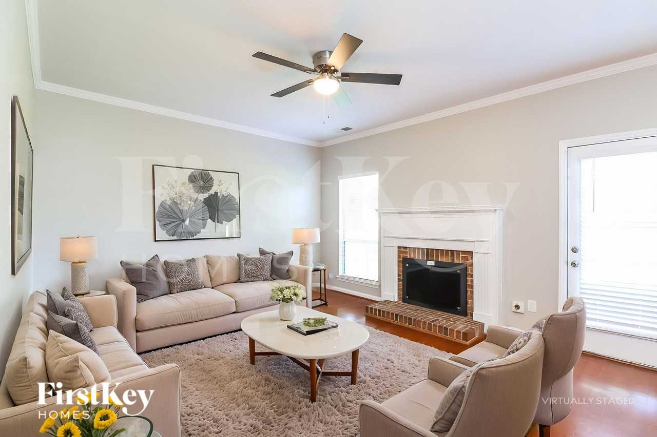 13505 Walkers Creek Dr - Photo 4 of 19