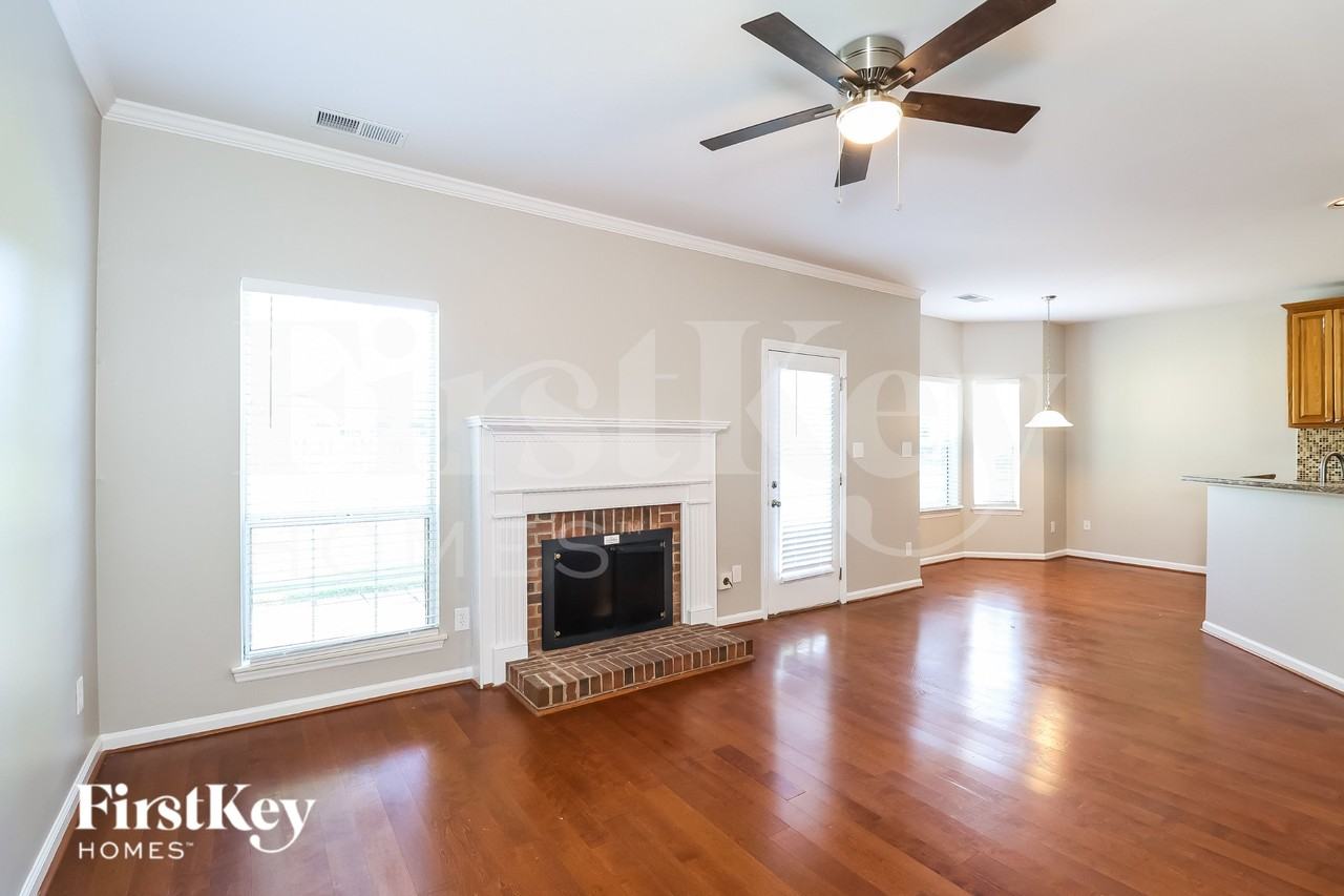13505 Walkers Creek Dr - Photo 5 of 19