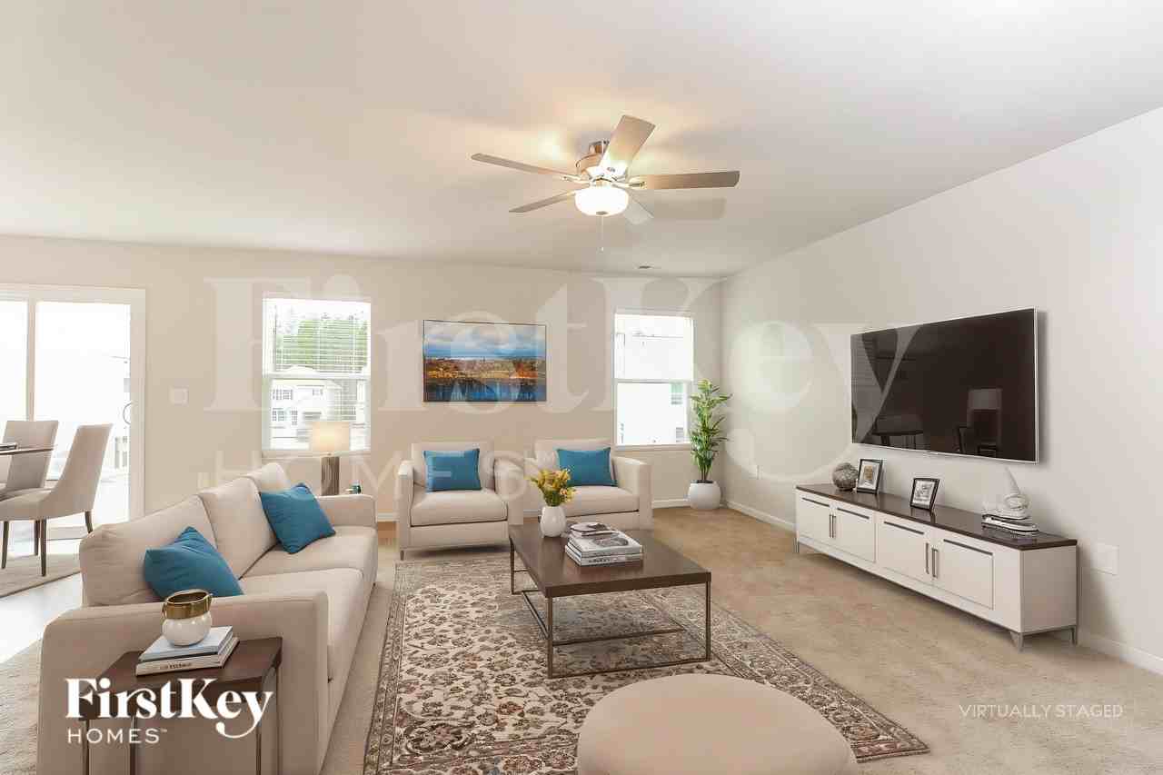 3040 Crescent Lake Ln - Photo 5 of 19