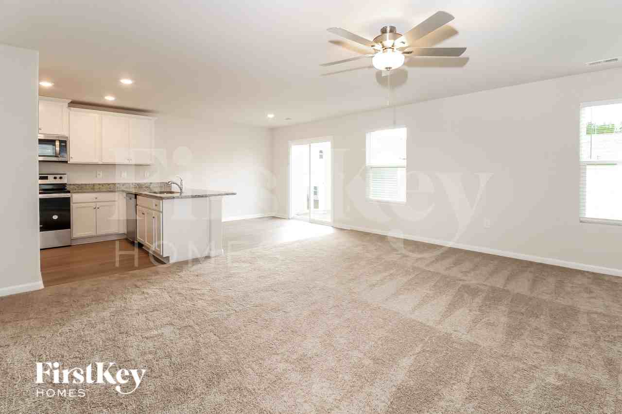3040 Crescent Lake Ln - Photo 6 of 19