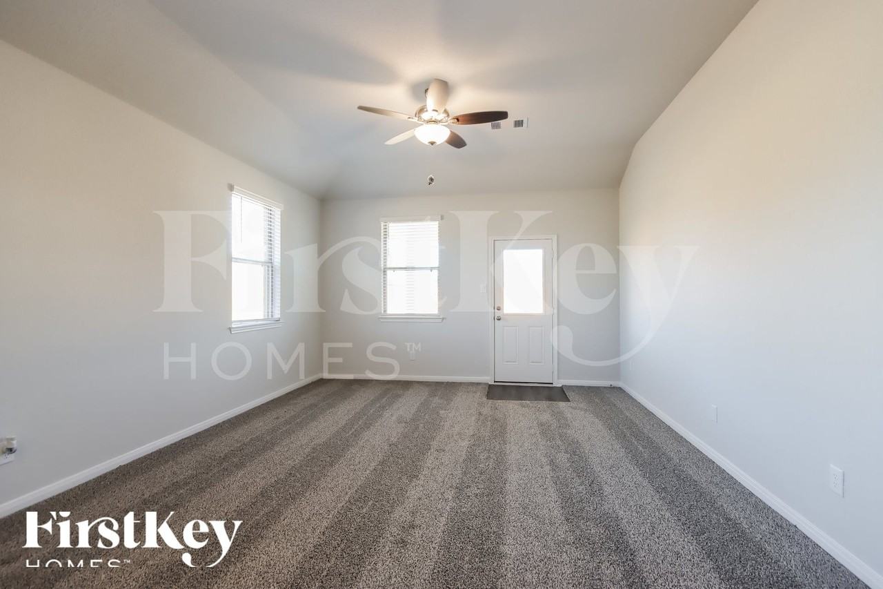 26203 Cooperstown Way - Photo 3 of 15