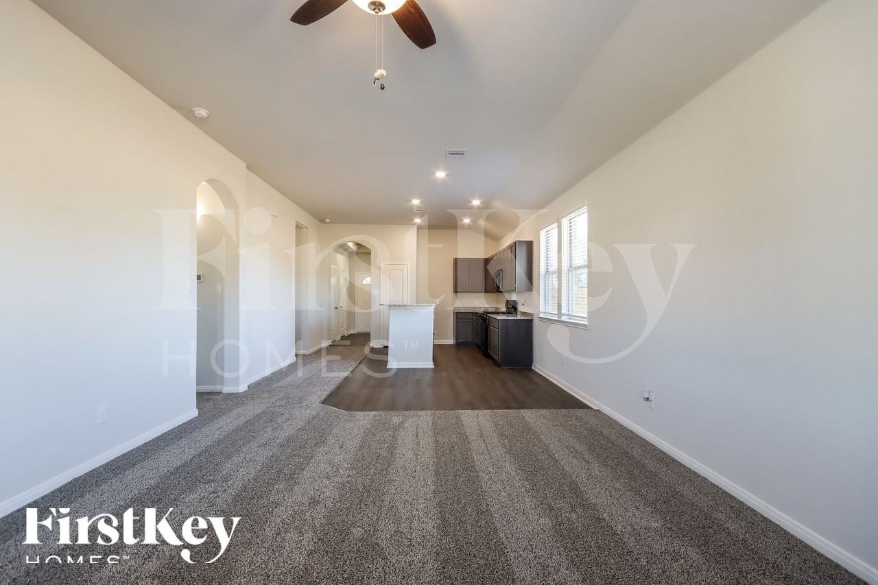 26203 Cooperstown Way - Photo 4 of 15