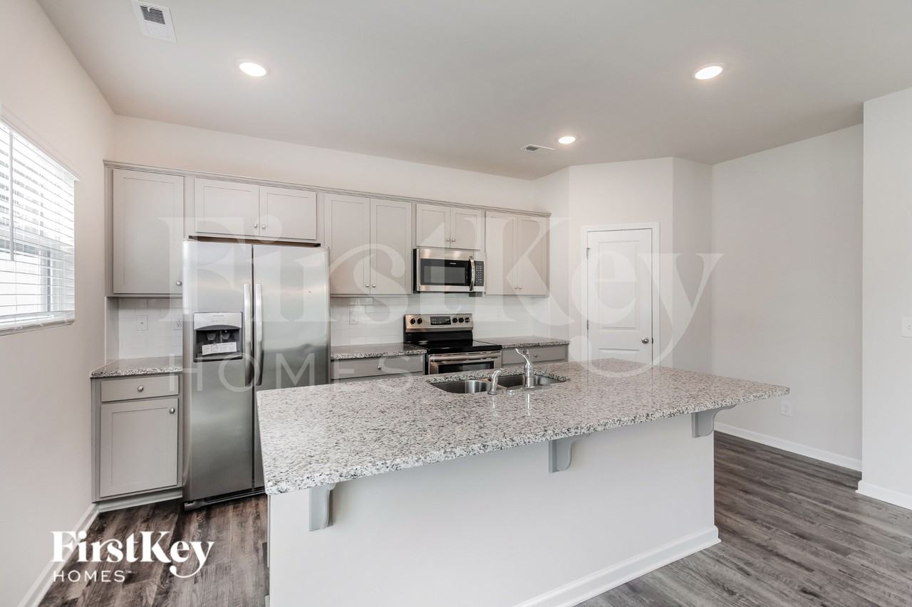 7305 Brawley Wood Ct - Photo 5 of 16