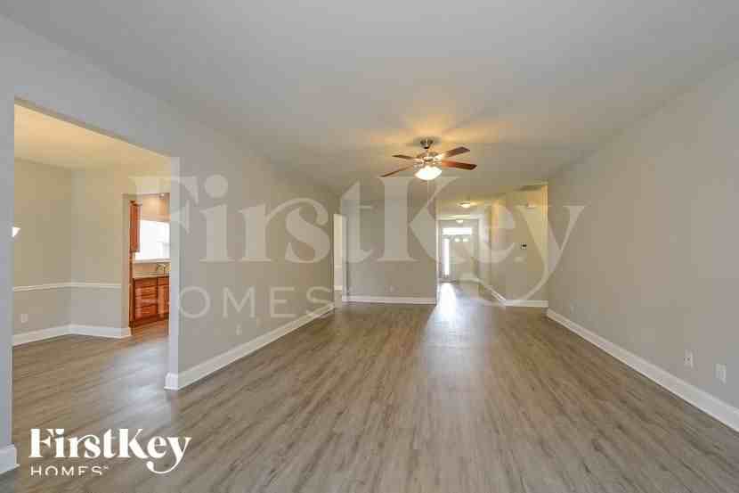 4960 Long Grove Dr - Photo 2 of 15