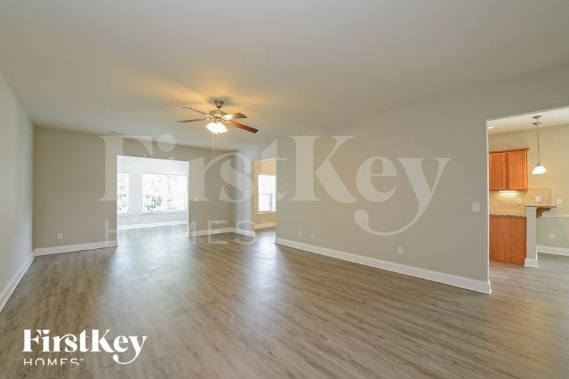 4960 Long Grove Dr - Photo 3 of 15