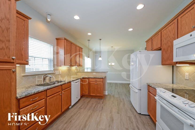 4960 Long Grove Dr - Photo 7 of 15