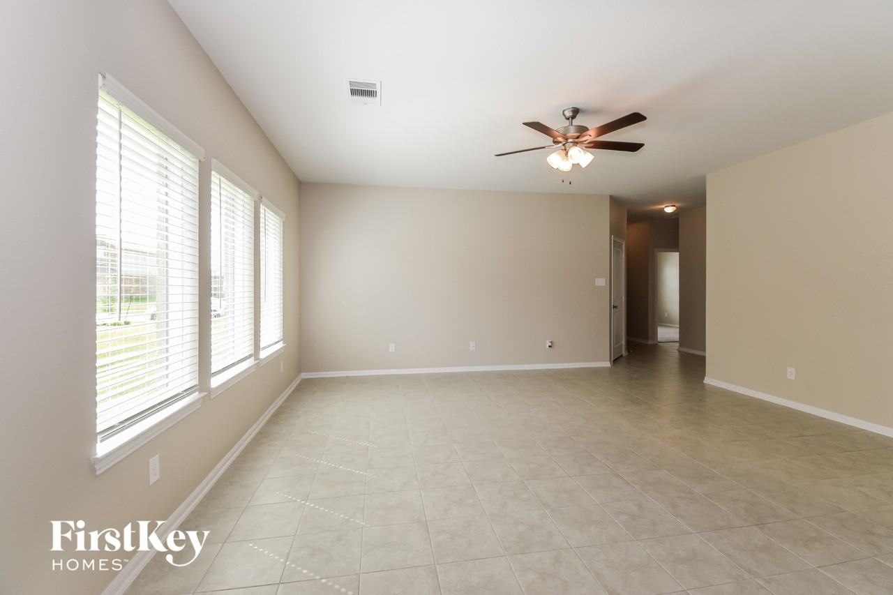 8020 Quartz Ln - Photo 2 of 15