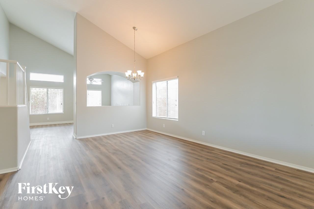 1573 Alpine Hills Ave - Photo 3 of 15