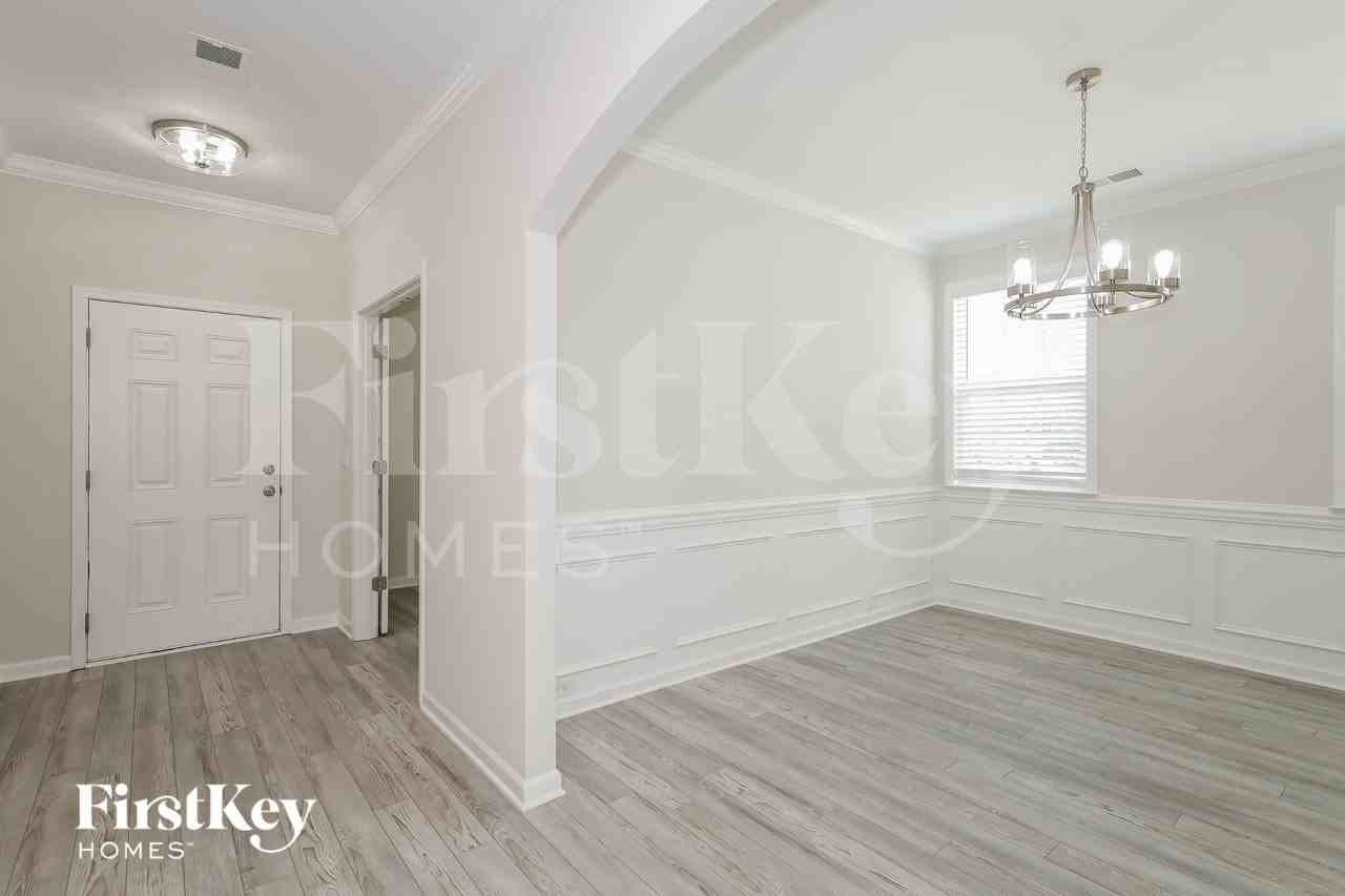 2641 Kinmere Dr - Photo 4 of 15