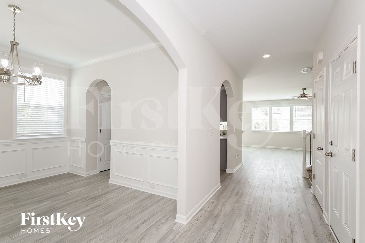 2641 Kinmere Dr - Photo 5 of 15