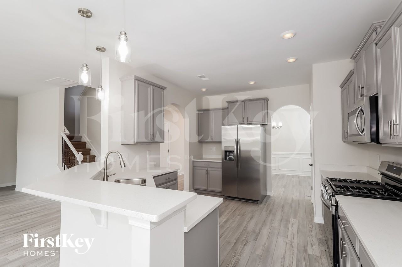 2641 Kinmere Dr - Photo 6 of 15
