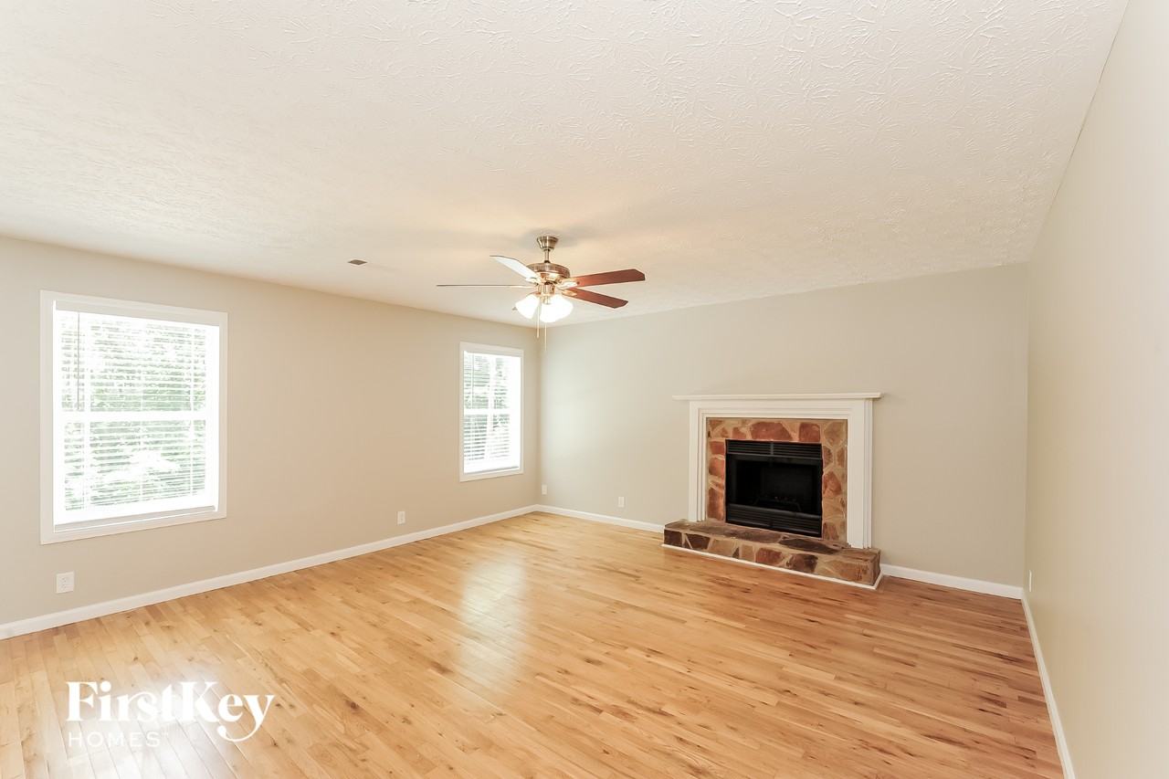 4945 Bent Creek Ct - Photo 3 of 15